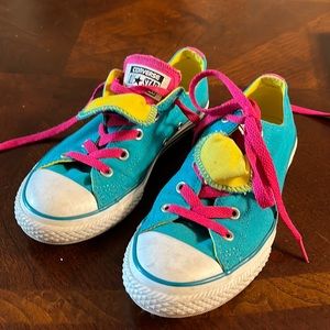 Girls aqua converse sneakers